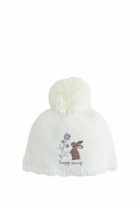 Weißer gestrickter Beanie mit einer runden Quaste, verziert mit gestickten blauen Blumen und einem braunen Hasen sowie dem Schriftzug "happy bunny" in Schreibschrift.