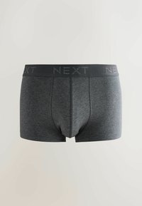 Boxeri scurți de culoare gri închis, confecționați dintr-un material moale, cu un tiv elastic negru pe care este imprimat numele brandului "NEXT" într-o nuanță contrastantă.