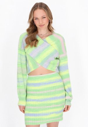 - Sweter