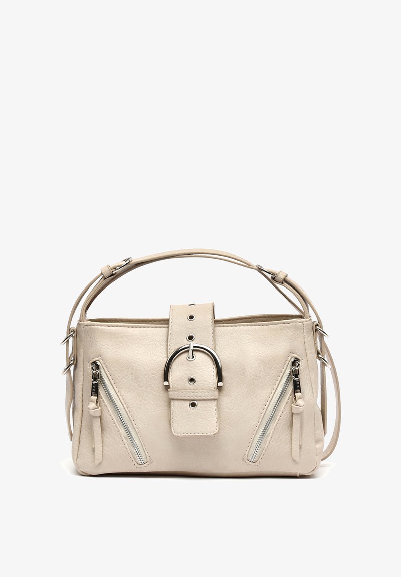 Borsa a mano sintetica beige con forma strutturata, tasche con doppia cerniera davanti, hardware in tono argento e un accento centrale a tracolla.