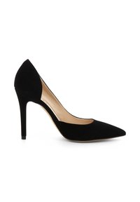 Escarpin en daim noir à talon haut, avec un bout pointu, une silhouette élégante et un talon aiguille fin. L'intérieur est beige avec une finition lisse.