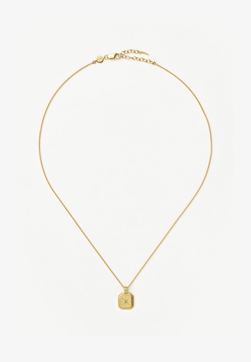 Colar de corrente dourada com um pendente quadrado que apresenta um desenho de raios de sol e um padrão texturizado. Corrente com fecho ajustável para um ajuste seguro.