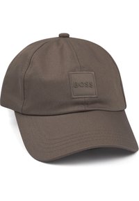 Cappellino da baseball marrone in tessuto testurizzato; presenta un logo BOSS cucito sulla parte anteriore, visiera curva e cinturino regolabile sul retro.