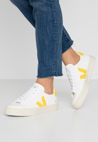 Veja CAMPO - Sapatilhas - extra white/tonic