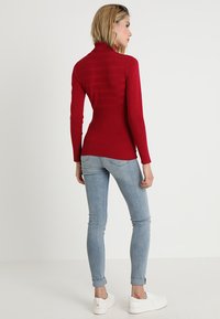 Morgan MENTOS - Maglione - rubis