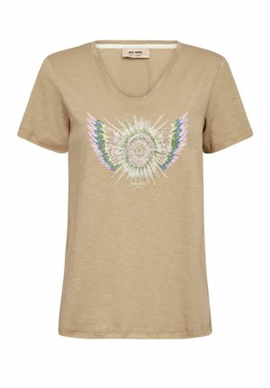 Beige shirt met korte mouwen en een ronde hals, met een kleurrijk geborduurd circulair zonnestraal- en vleugeldessin op de borst.