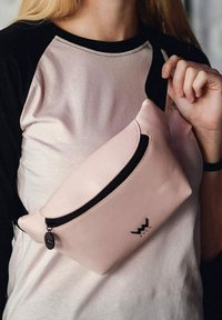 VUCH LEONORA - Ledvinka - pink