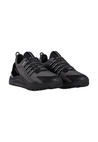 Scarpe sportive nere e grigie con tomaia testurizzata, lacci decorati e suola in gomma resistente. Presentano un tassello posteriore per una facile calzata.