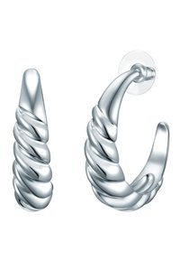 Csavart ezüst színű fém fülbevalók, amelyek kúpos stúdiós formával és kerek karikával rendelkeznek, kiemelve a sima textúrát és a fényes felületet.