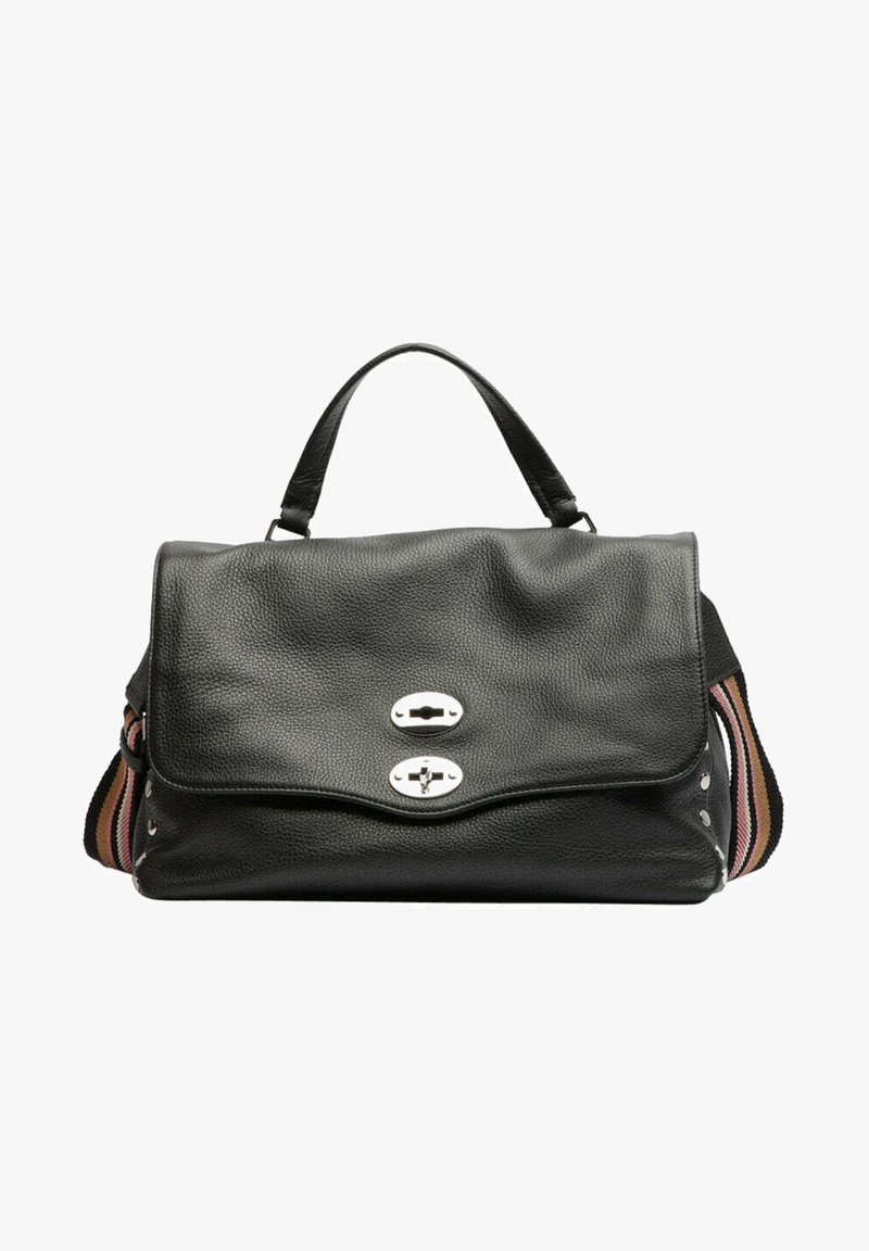 Borsa a tracolla in pelle nera con hardware argentato, patta frontale, doppio gancio e tracolla regolabile a strisce con accenti rosa e arancioni.