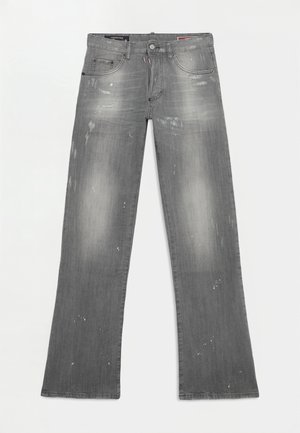 Jean en denim gris avec une jambe légèrement évasée, des zones décolorées et des détails de taches de peinture, posé à plat sur un fond blanc.