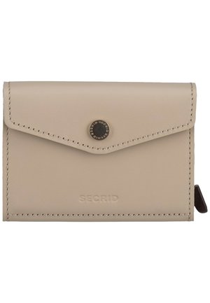 Beige leren portemonnee met een drukknopsluiting, zichtbare stiksels, geperst "SECRID" logo en een klein donker ritstrekker aan de zijkant.
