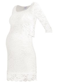 Robe de maternité blanche avec motif en dentelle florale, manches trois-quarts, silhouette ajustée et encolure dégagée.
