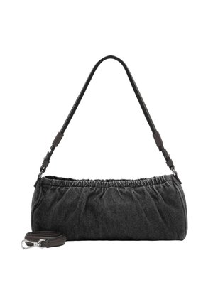 Mała torba z tkaniny w ciemnoszarym kolorze z marszczeniem, z jednym czarnym paskiem na ramię oraz dołączanym czarnym paskiem z srebrnym zapięciem obok niej.
