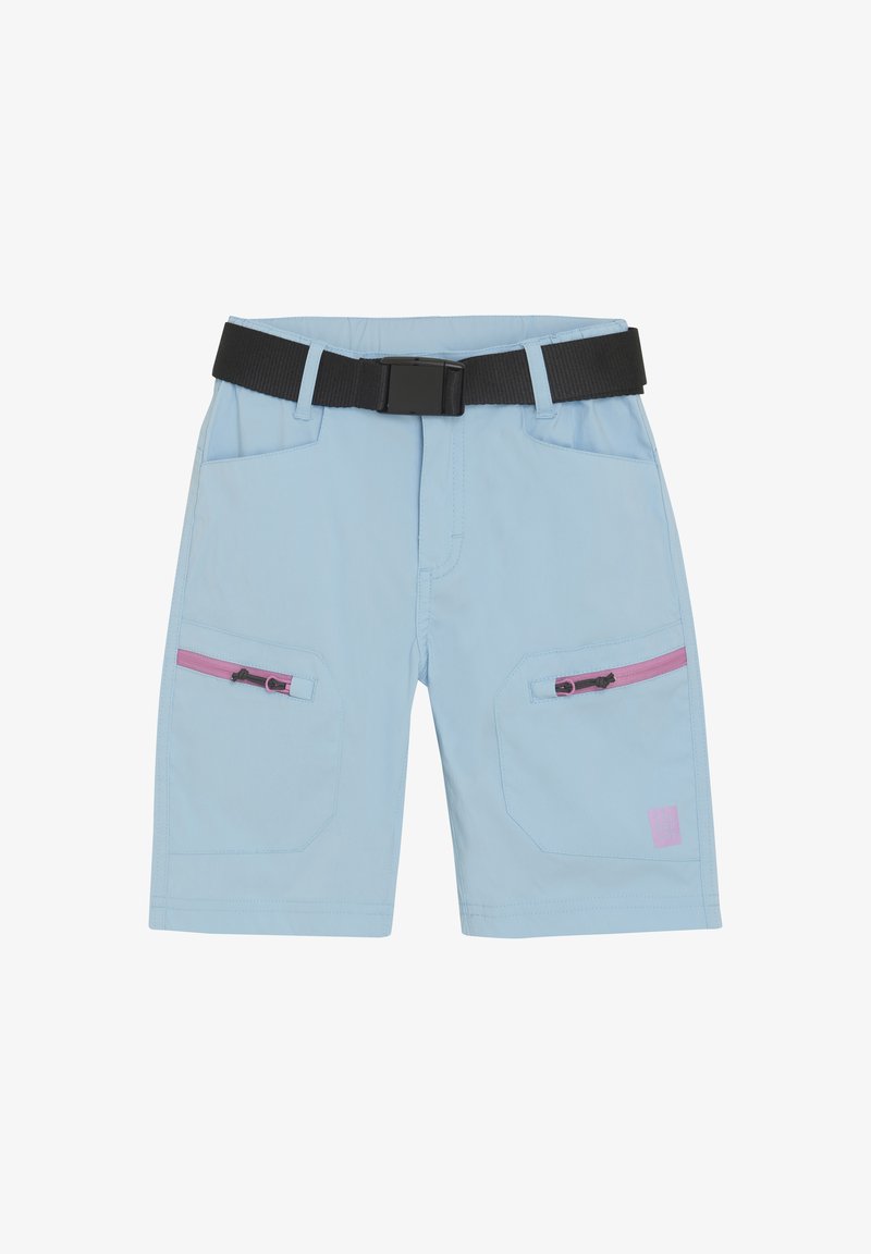 Lys blå shorts med et sort bælte, der har to sidelommer med pink lynlåse og et lille logo i nederste hjørne.