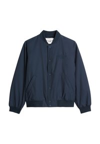 Granatowa kurtka bomberka wykonana z lekkiego materiału, z zaokrąglonym kołnierzem, zapięciem na guziki i bocznymi kieszeniami. Gładka faktura, elastyczne mankiety.