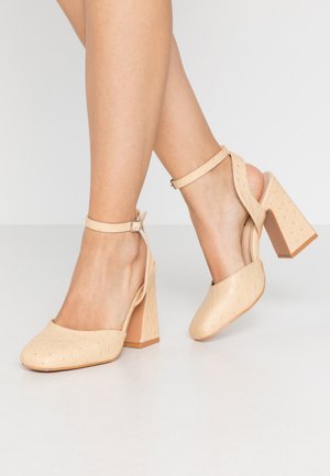 SQUARE TOE STRAP SHOE - High heels - cream