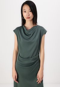 Modström TAILORMD - Etuikjole - balsam green