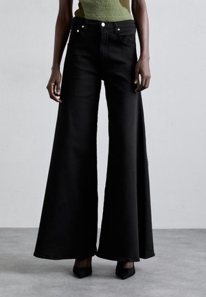 AMARI - Relaxed fit jeans - black currant