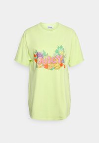OVERSIZED WITH JUICY GRAPHIC - Marškinėliai su spaudiniu - green