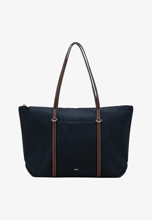 Modra torba za nošenje z rjavimi usnjenimi trakovi, z zadrgo in sprednjim žepom. Tkanina ima gladko teksturo z zlatim logotipom na dnu.