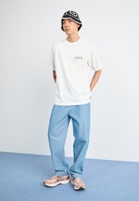 Carhartt WIP STAMP - Apdrukāts T-krekls - white/black