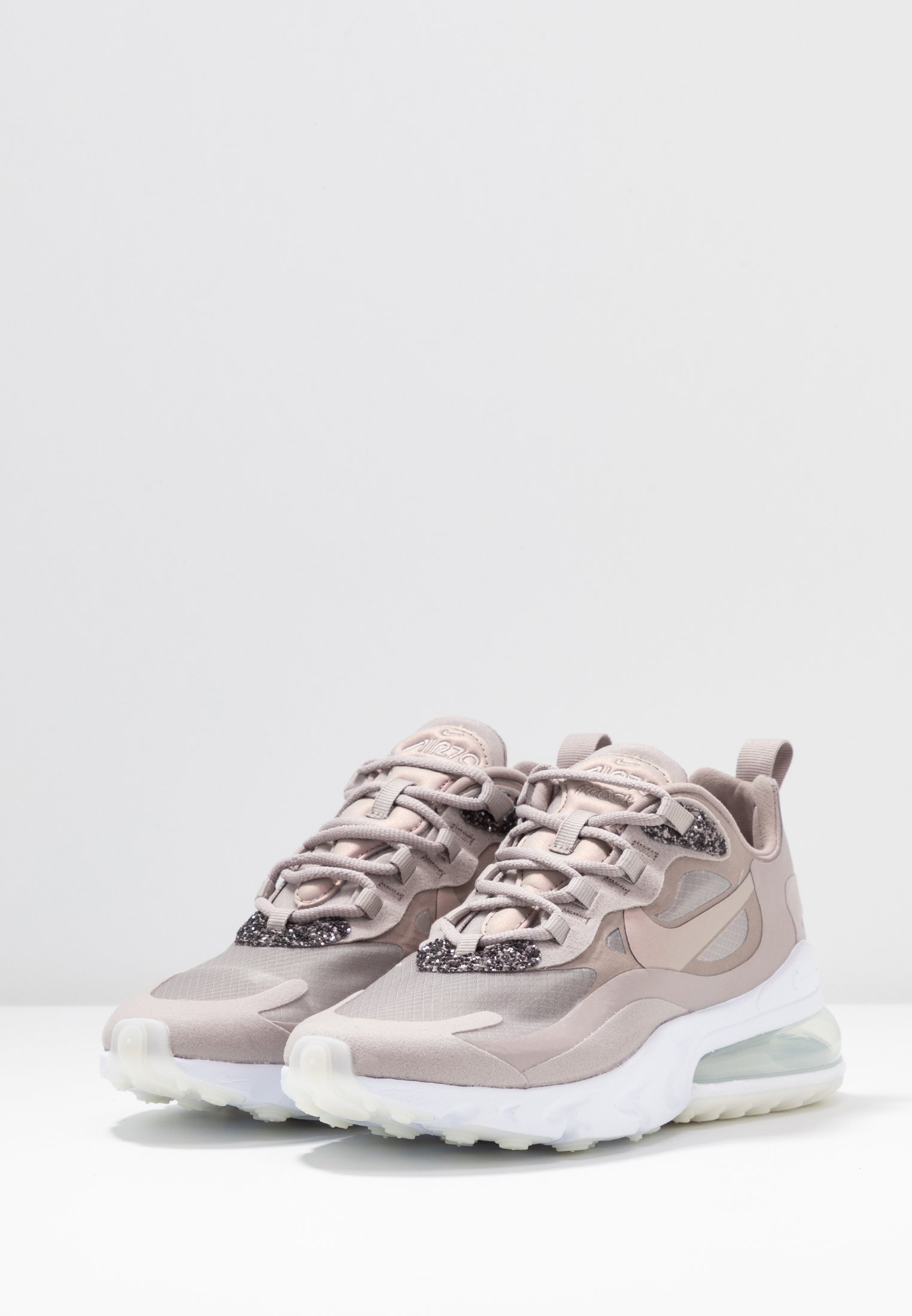 Nike Sportswear AIR 270 REACT SE Joggesko pumicewhite Nike Sportswear AIR 270 REACT SE Joggesko pumicewhite