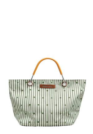 Bolso tote rayado verde y blanco con pequeños puntos bordados, asas de cuero marrón claro y un parche de logo marrón que dice "BIMBA Y LOLA."
