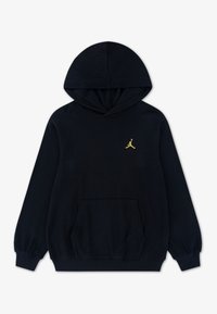 Čierna mikina s kapucňou, vyrobená z textúrovanej látky, s predným vreckom a zlatým logom. Má dlhé rukávy s priliehavými manžetami.