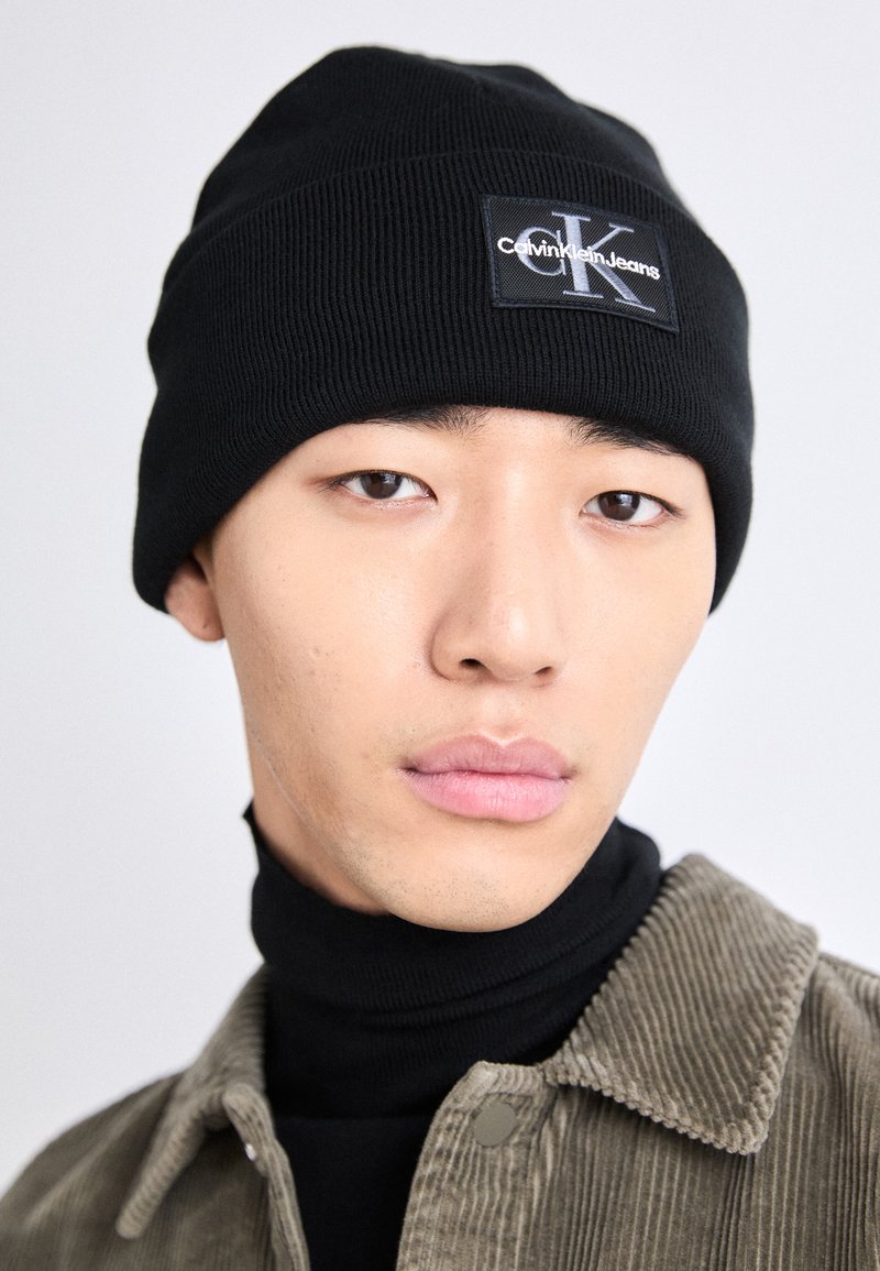 Calvin Klein Jeans MONO LOGO PATCH BEANIE UNISEX Beanie Black 