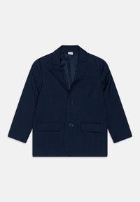 Granatowy blazer wykonany z tkaniny tkanej, z klapami w kształcie litery V, z zapięciem na dwa guziki i dwoma przednimi kieszeniami. Gładka podszewka wewnętrzna.