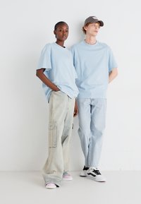 Jack & Jones PREMIUM JPRBLAHARVEY TEE UNISEX - Paprasti marškinėliai - dream blue