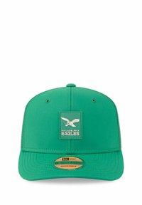 Casquette de baseball verte avec un patch du logo des Philadelphia Eagles, design structuré, visière courbée et sangle ajustable pour un bon ajustement.