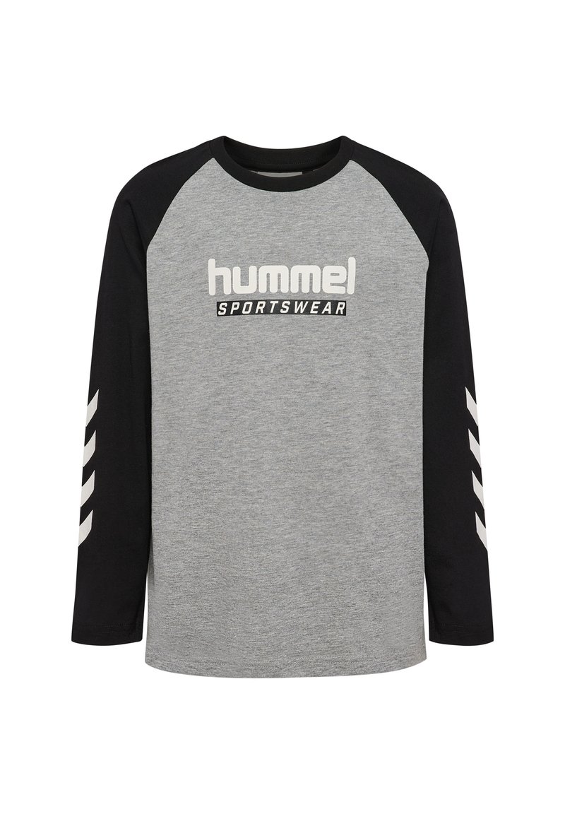 Langärmliges Sportshirt in Grau mit schwarzen Raglanärmel, versehen mit dem weißen "hummel SPORTSWEAR"-Logo und diagonalen Streifen auf den Ärmeln.