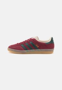 GAZELLE INDOOR UNISEX - Sporta apavi - shadow red/shadow green/white
