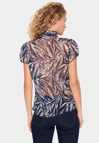 Saint Tropez LILJASZ CRINKLE SS - Hemdbluse - black zebra leaves