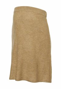 Beežist kudumist seelik, millel on sile tekstuur, keskmise pikkusega ja elastne vöökoht. Omaduseks on lehviku kujundus ilma nähtavate mustrite või aktsentideta.