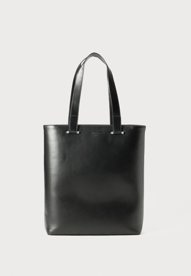 Schwarze Leder-Tote-Bag mit glatter Textur, rechteckiger Form, zwei Schulterriemen und dezenten Hardware-Akzenten. Schlichtes Design mit minimaler Markenkennzeichnung.
