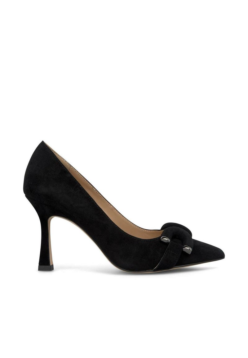 Scarpa nera in suede con tacco alto, punta affusolata e dettaglio a nodo decorativo sul davanti. Dotata di un sottile tacco a stiletto e fodera in pelle.