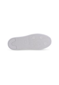Witte rubberen sneakerzool met een gestructureerd patroon, voorzien van een visgraatprofiel, cirkelvormige en ovale grips, en een gladde neussectie.