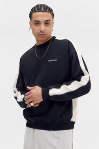 Schwarzer Hoodie mit kontrastierenden weißen Seitenteilen, geripptem Halsbündchen und Bündchen. Mit kleinem Logo auf der Brust und lässiger Passform.