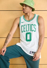 Nike Performance BOSTON CELTICS JAYLEN BROWN  - Klub merchandise - white