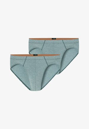 Twee lichtblauwe herenboxerslips met dunne verticale strepen en bruine taillebanden, getoond tegen een witte achtergrond.