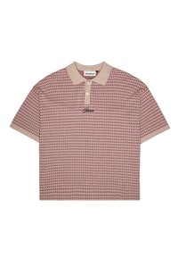 Short-sleeve polo shirt in pink with a geometric pattern, beige collar, three white buttons, and embroidered logo on chest.