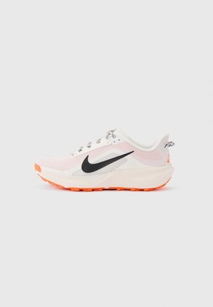 Nike ACG, PEGASUS - Trailové bežecké topánky - summit white/black/phantom/safety orange