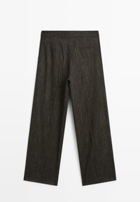 Heren donkergrijze rechtlopende dresspants met subtiele verticale strepen en een enkele achterzak met bies aan de rechterkant.