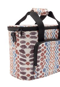 Izolowana torba chłodząca w kolorze kremowym, z kolorowym wzorem w motywy gadów w odcieniach czerwieni, niebieskiego i purpury. Wyposażona w czarny zamek błyskawiczny i uchwyty.
