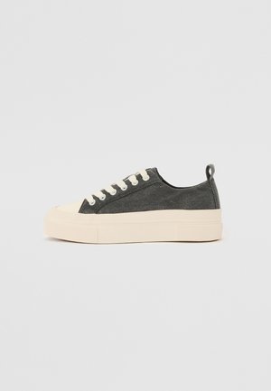 Trainers - grey denim