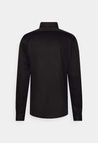 Zwarte lange mouwen shirt met een klassieke kraag, gemaakt van gladde stof. Heeft een knoopsluiting bij de manchetten en een rechte achterkant zonder versieringen.