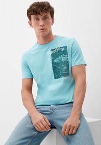 s.Oliver MIT FRONTPRINT - T-shirt z nadrukiem